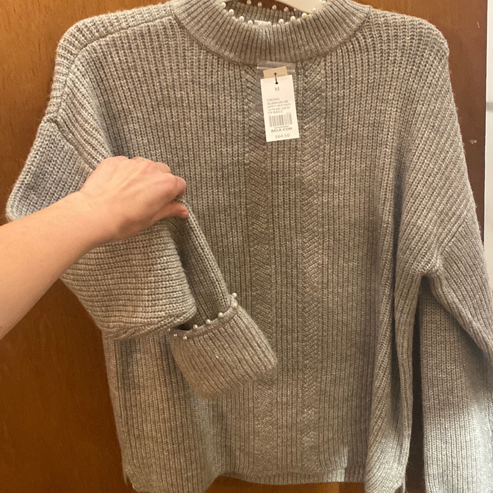 Grey sweater with pearls